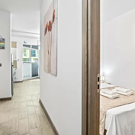 Crystal Bay - Pool & Apartament