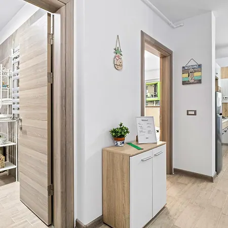 Crystal Bay - Pool & Apartament