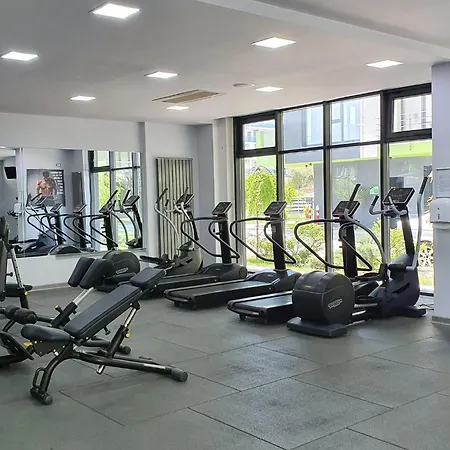 Crystal Bay - Pool & Apartament *