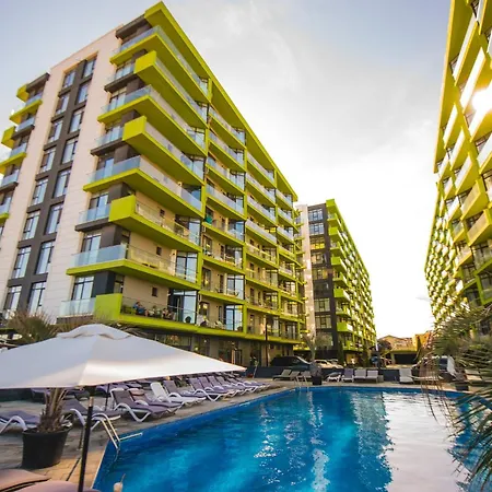 Crystal Bay - Pool & Apartament *