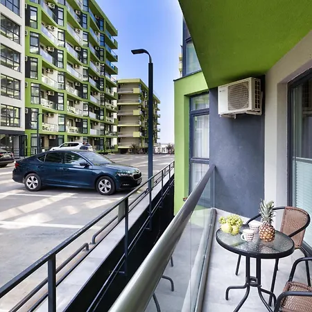 Crystal Bay - Pool & Apartament *