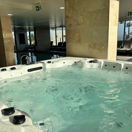 Crystal Bay - Pool & Apartament *