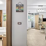 Apartament Crystal Bay - Pool & Năvodari