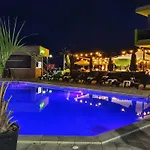 Crystal Bay - Pool & Navodari