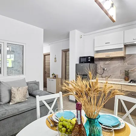 Crystal Bay - Pool & Apartment