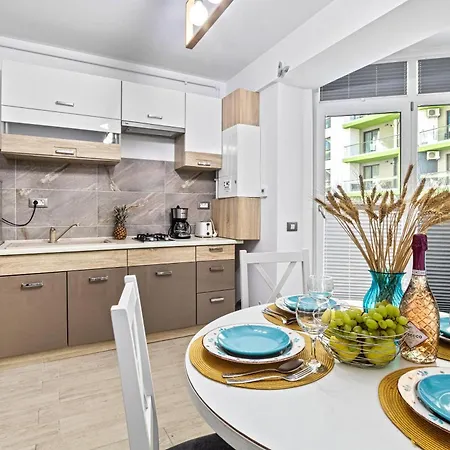 Crystal Bay - Pool & Năvodari