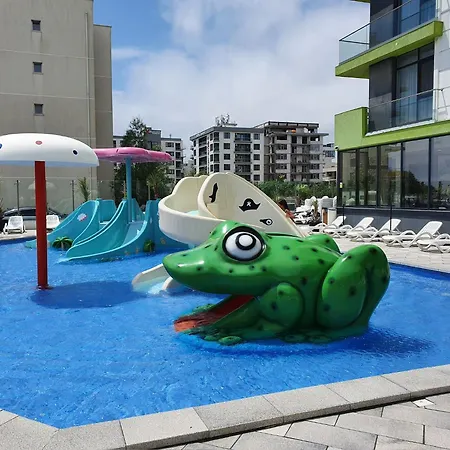 Crystal Bay - Pool & Apartment