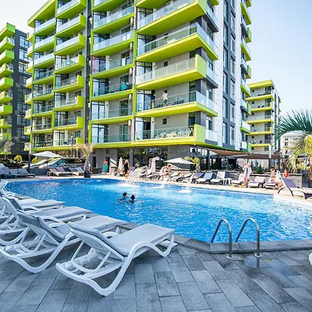 Crystal Bay - Pool & Apartment Navodari