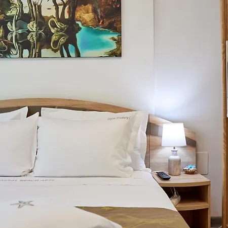 Crystal Bay - Pool & Apartment Năvodari