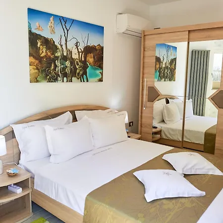 Crystal Bay - Pool & Apartman Năvodari