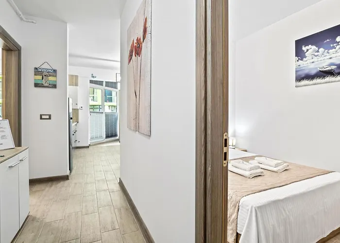 Crystal Bay - Pool & Apartment