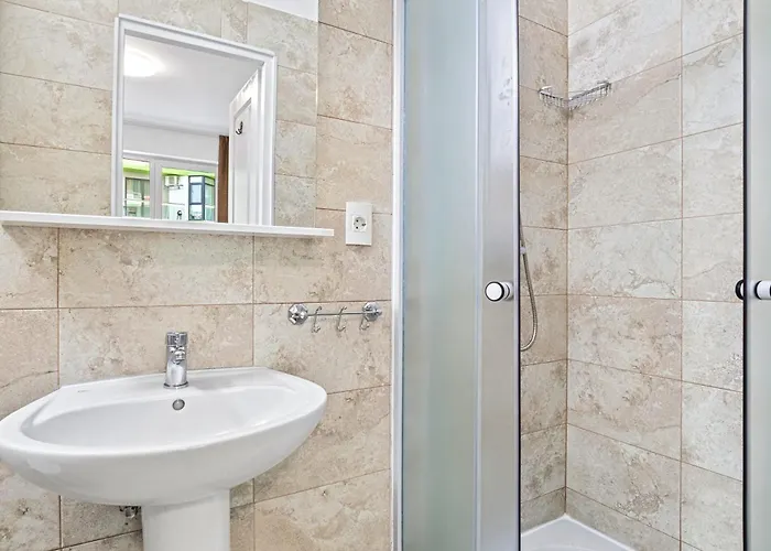 Crystal Bay - Pool & Apartment