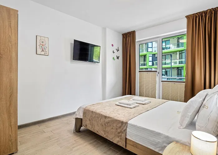 Crystal Bay - Pool & Apartment Năvodari