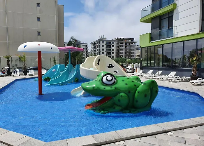 Crystal Bay - Pool & Apartment